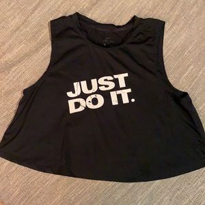 Nike DriFit croptop shirt